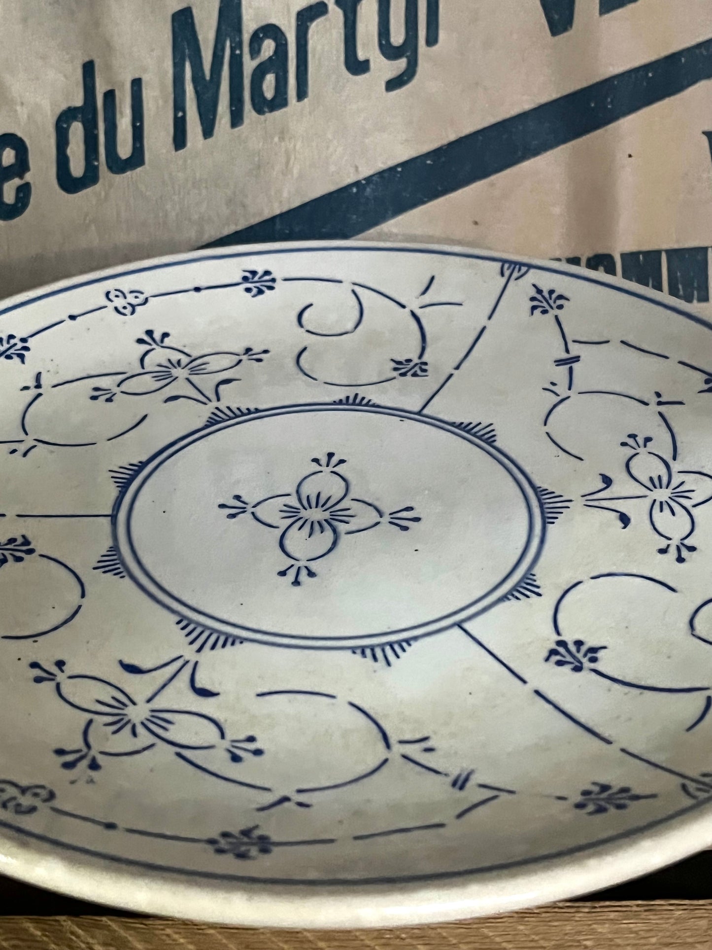 Bildschöne Etagere Belgien mit Streublumen Blau/Weiß