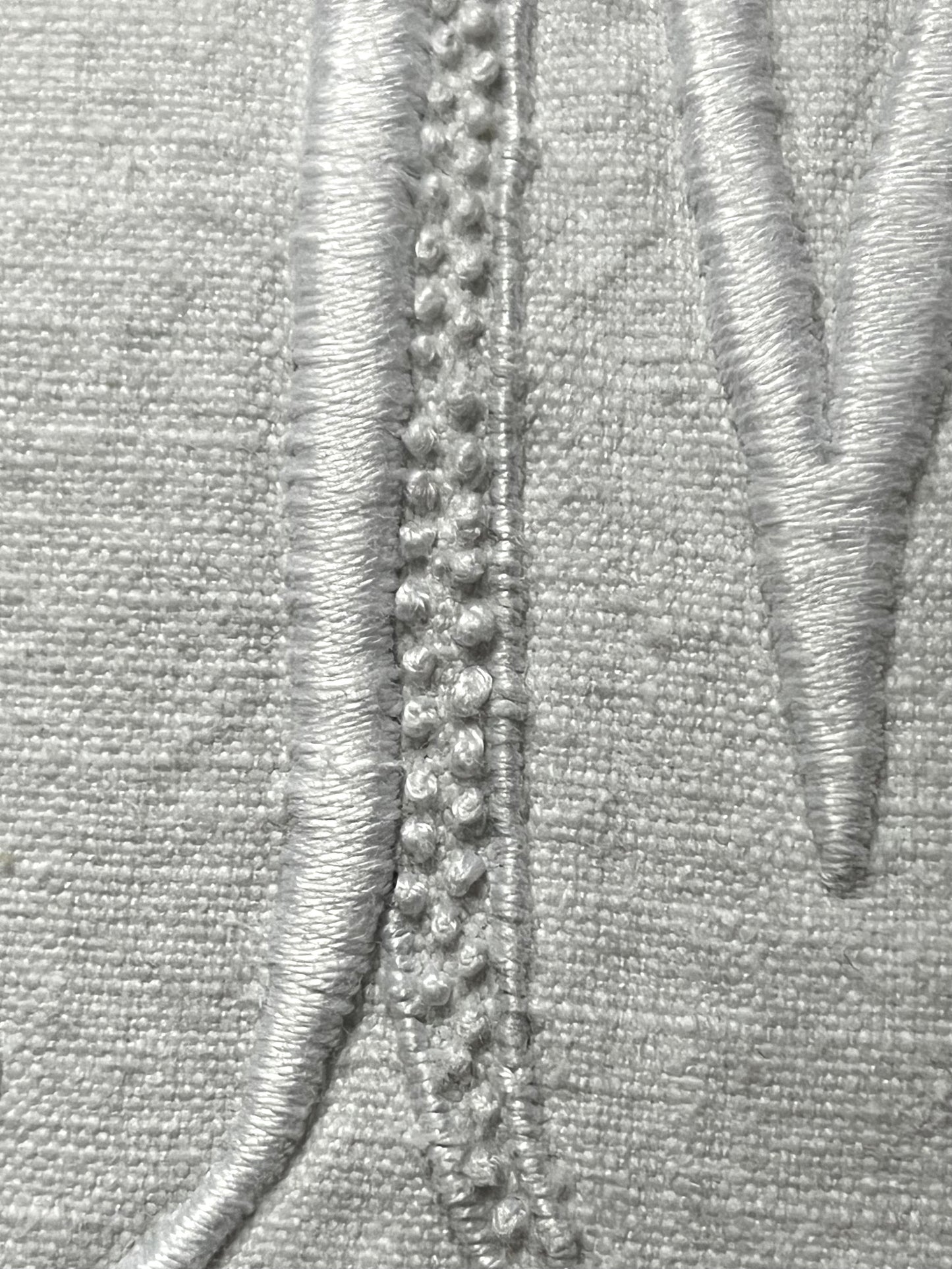 Schwergewicht mit großem Monogramm: XL Überschlaglaken aus Frankreich