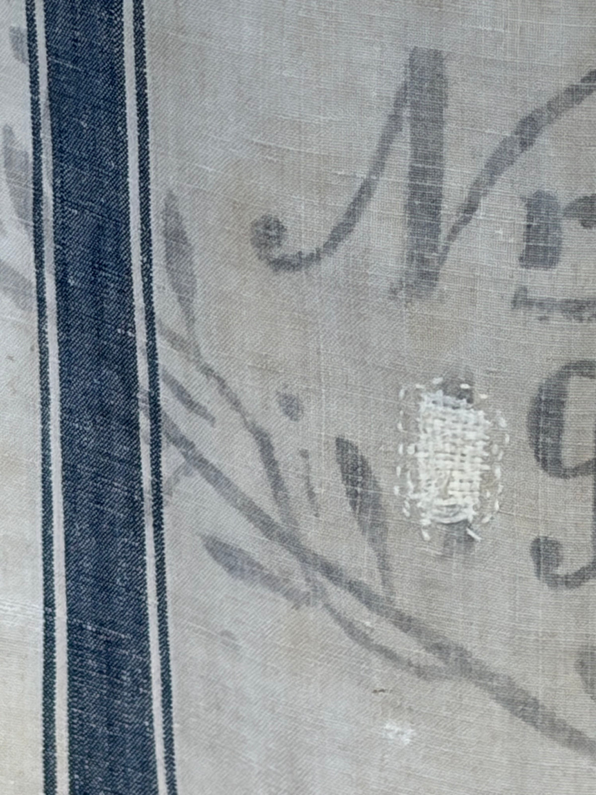 Prachtstück: sehr großer Leinensack mit blauen Streifen und original Aufschrift 132 x 62