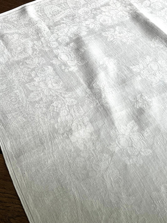 Leinendecke Serviette aus Frankreich mit Prunkdamast und Monogramm