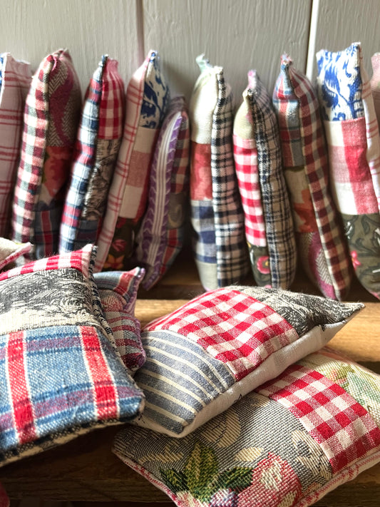 XL Trio: 3 extra große Lavendelkissen aus Vintage Stoffen