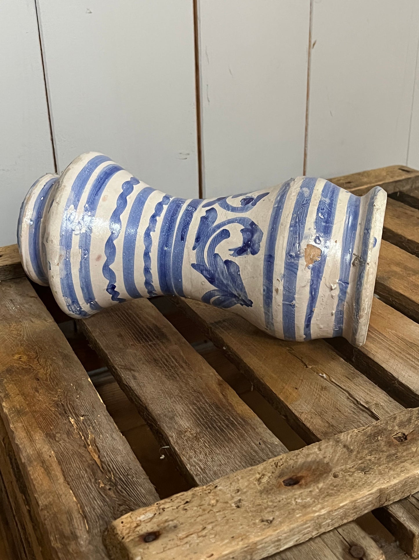Alte Vase Majolika Spanien in Blau/Weiß