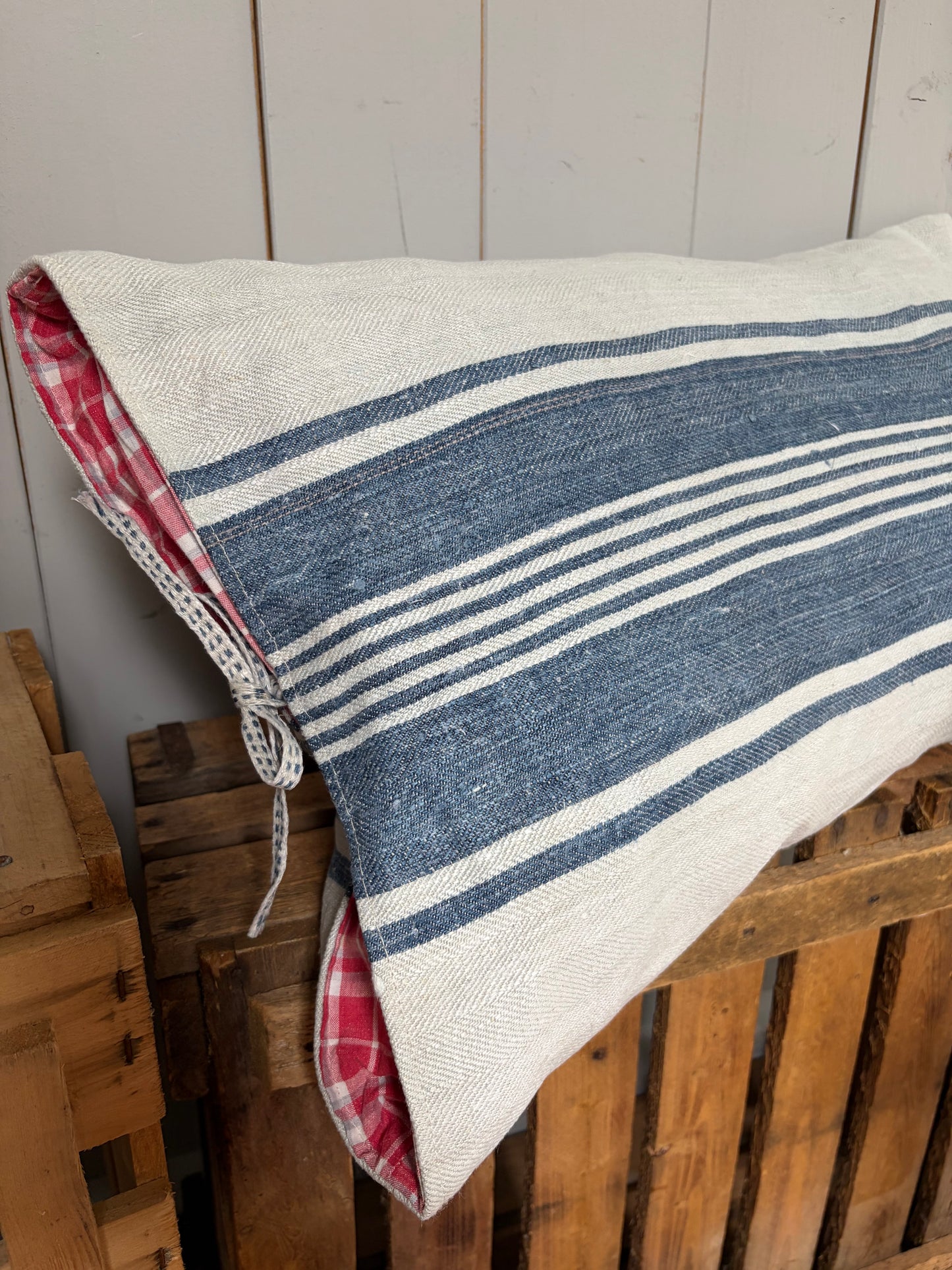 Großer Kissenbezug blau gestreift Fischgrätleinen mit Hotelverschluss 60 x 40