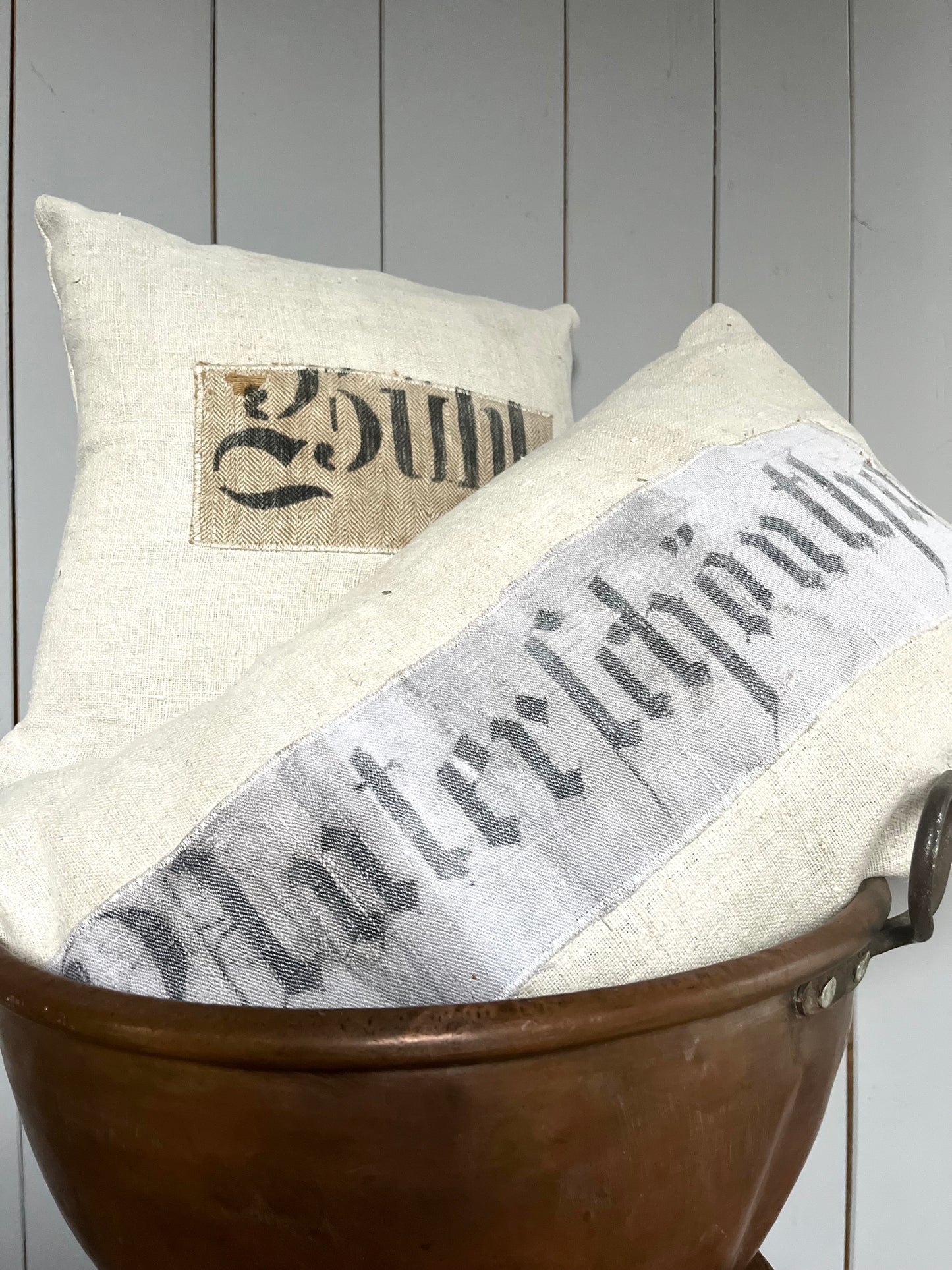 Very vintage Kissen aus antikem Leinen mit Aufschrift 60 × 40