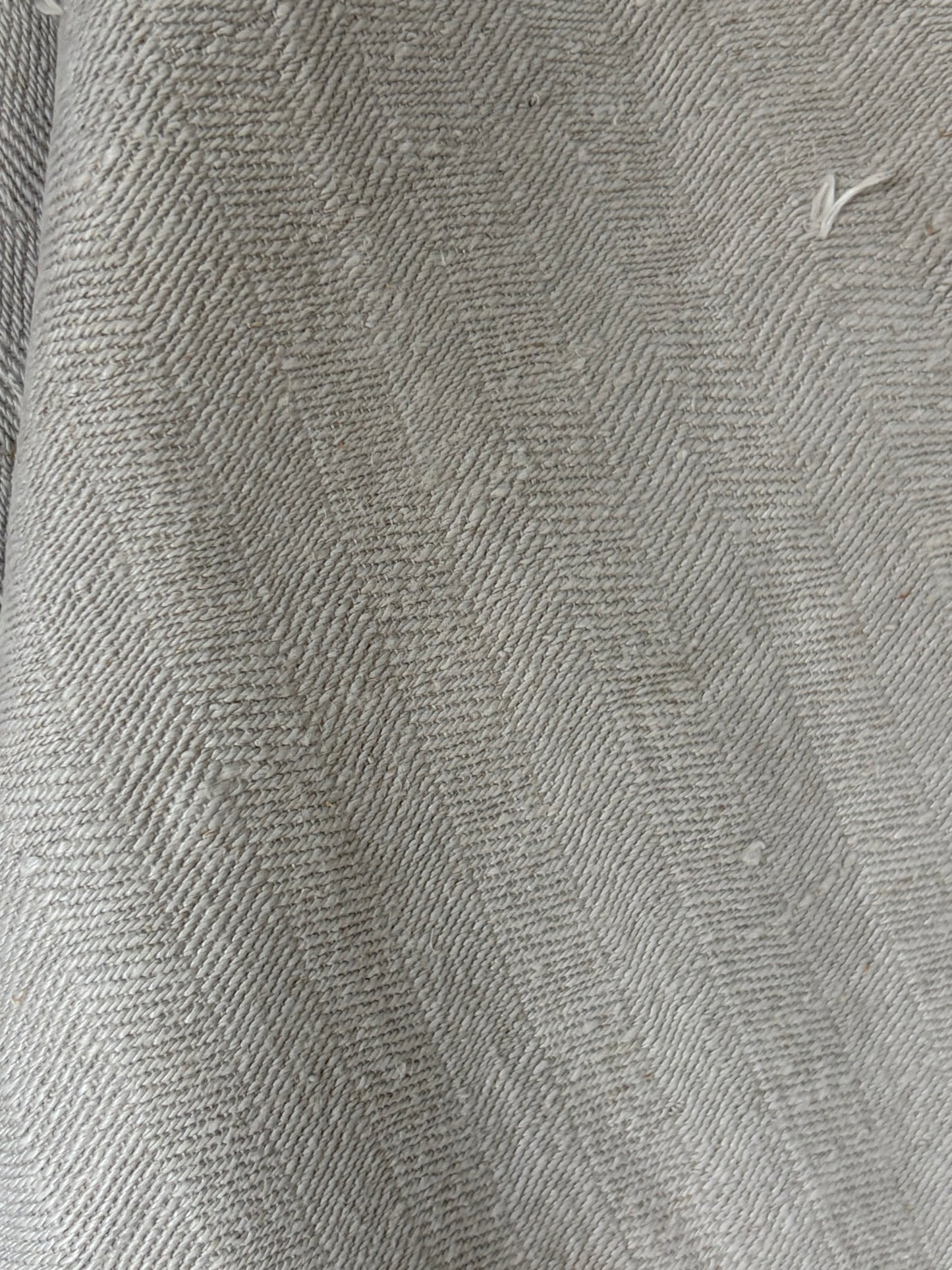 Top XXL Tuch mit Grätenmuster und Monogramm 125 x 43