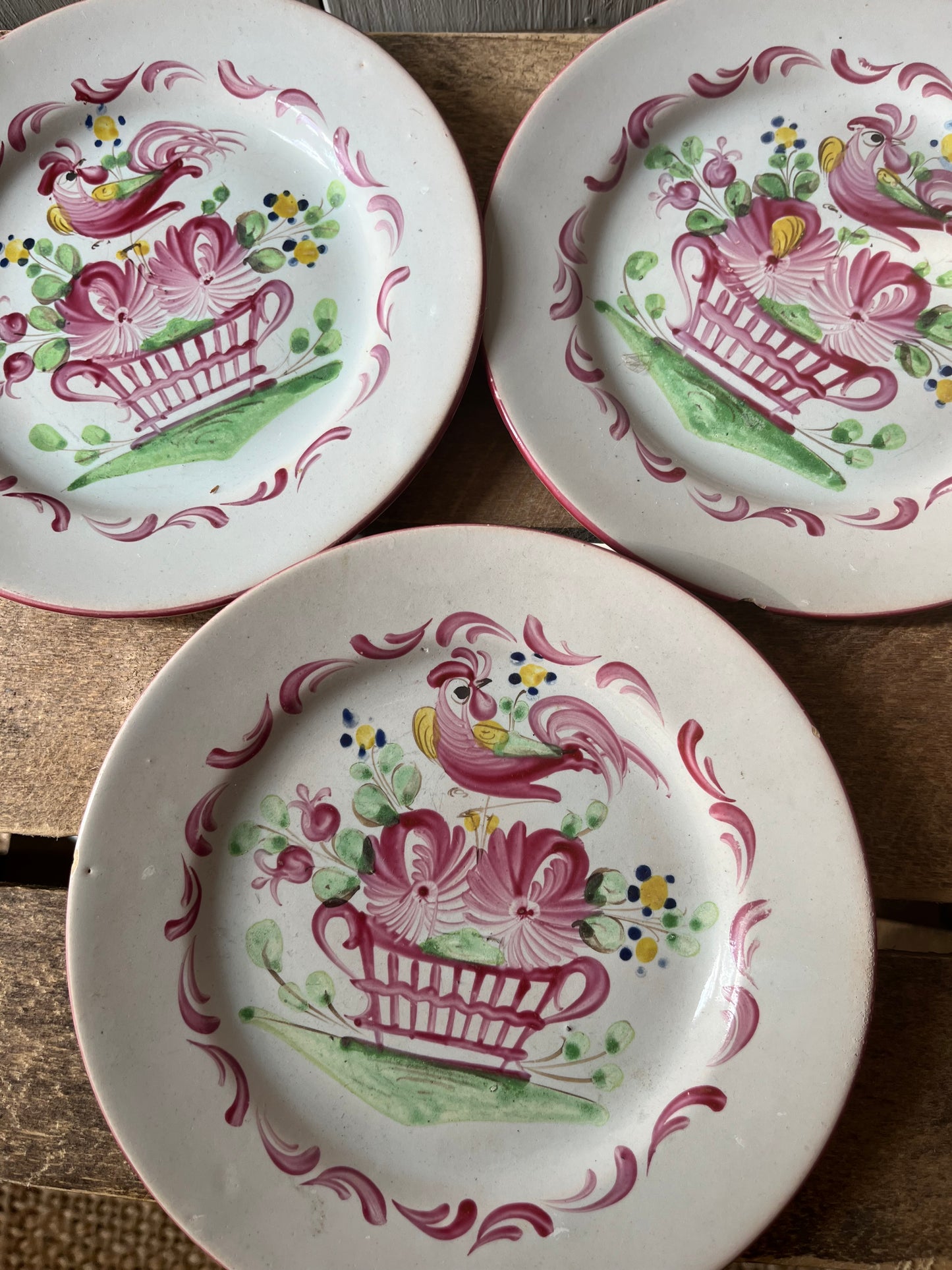 3 antike Fayence Teller Strassbourg mit Hahn und Patina