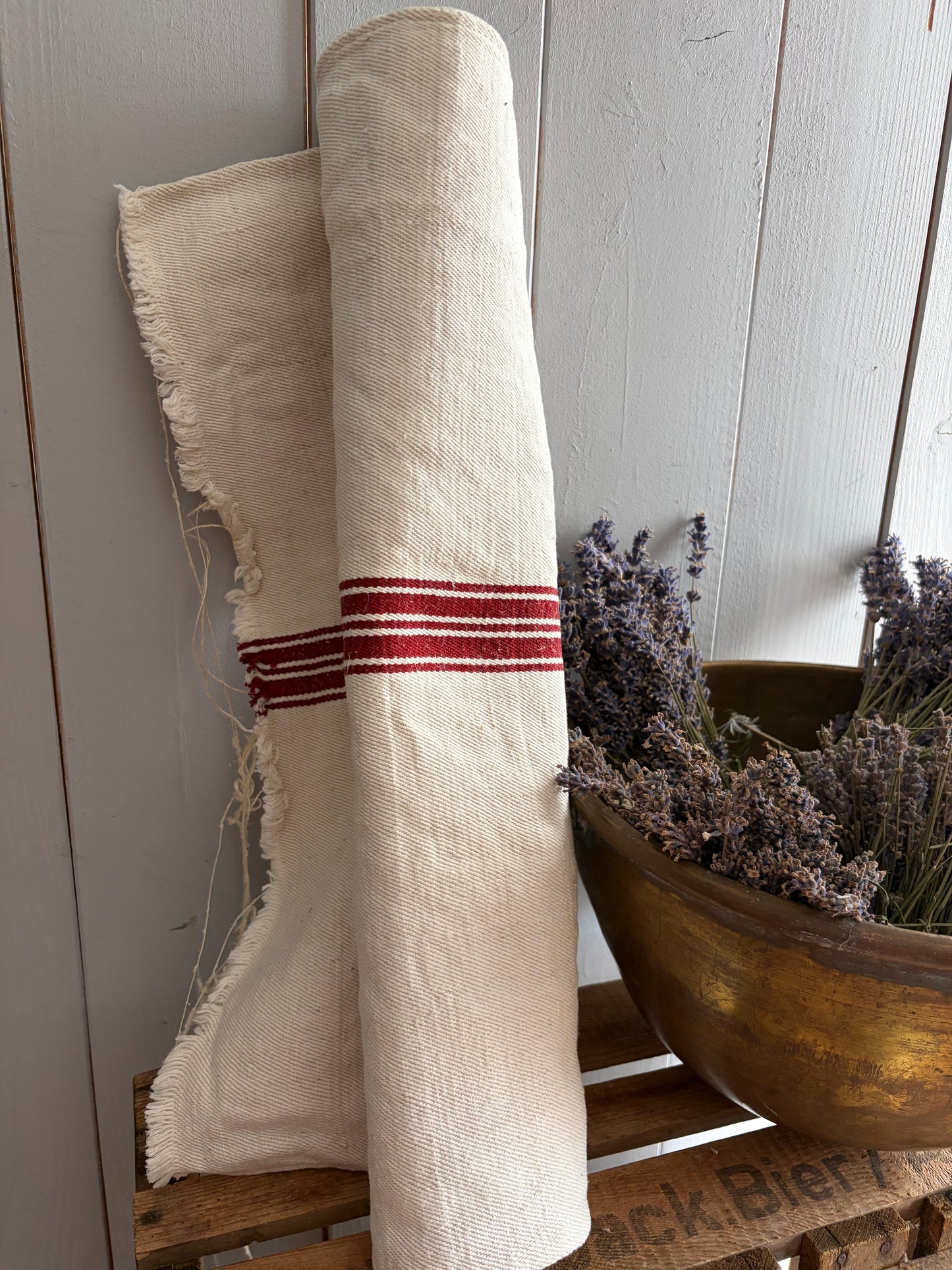 Alter Leinensack mit weinroten Streifen 100 x 55
