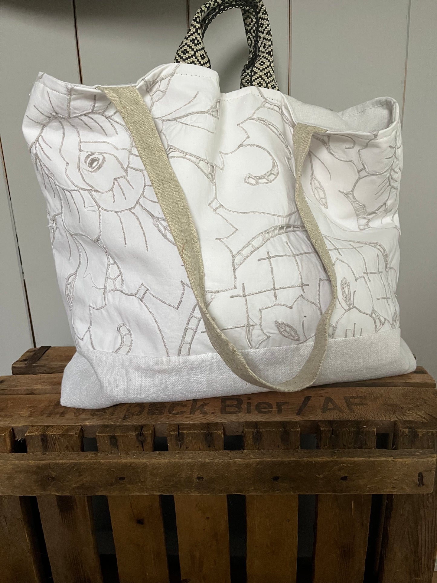 Extra große Tasche aus alter Richelieuspitze