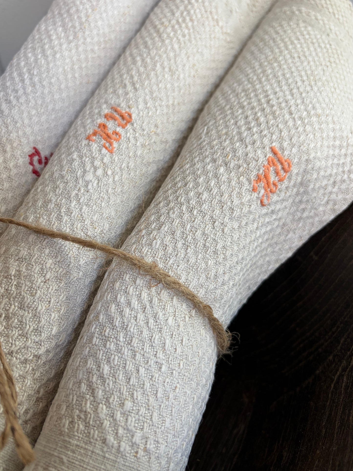 Set: 3 XL Leinentücher um 1930 mit Monogramm - die Klassiker