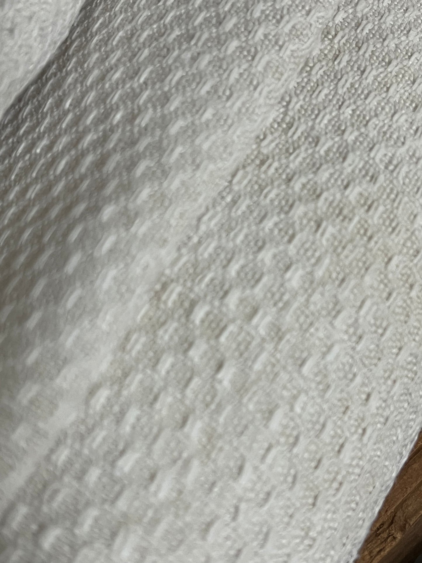 3,2 Meter altes Leinen mit Struktur und Monogramm