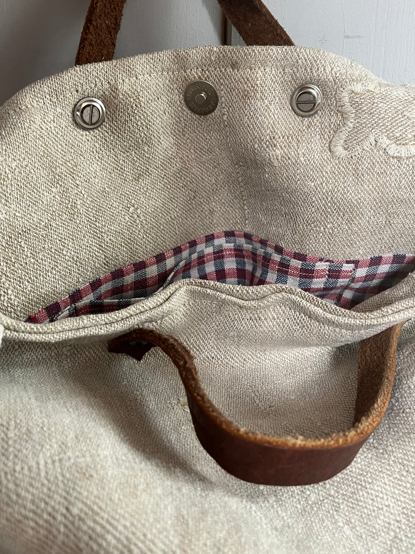 Very Vintage: Große Tasche aus altem Leinensack mit Streifen und Blüten