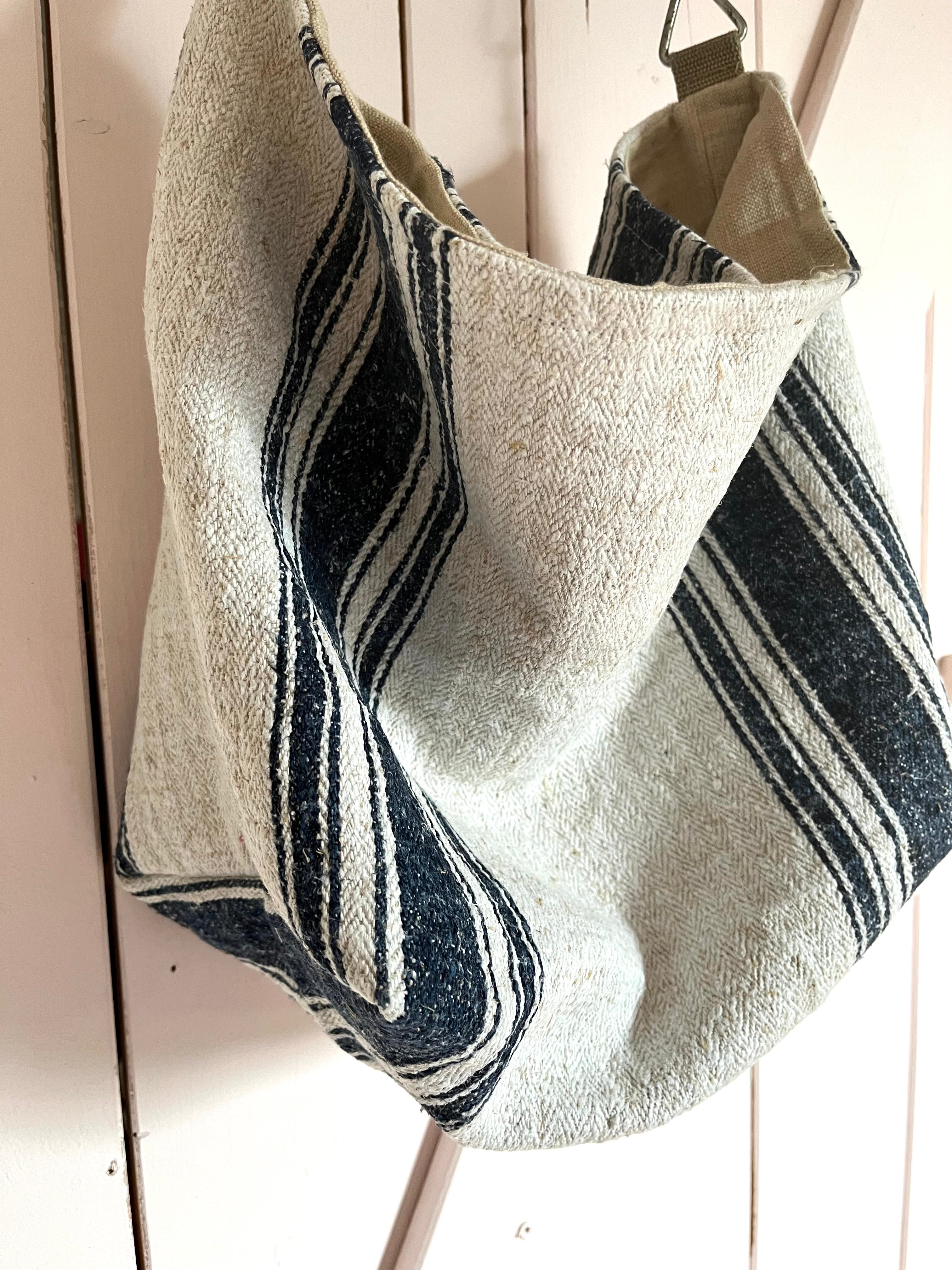 Klassiker: Tasche aus kräftigem Leinensack mit blauen Streifen Shopper