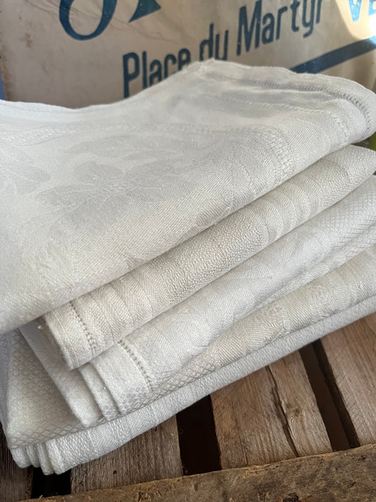 Stapel 6 schwere und große Leinentücher für das Bad - Rasur oder Hände - aus Frankreich