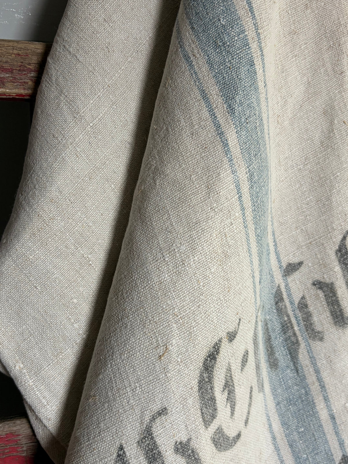 Prachtstück: sehr großer Leinensack mit blauen Streifen und original Aufschrift 140 x 60