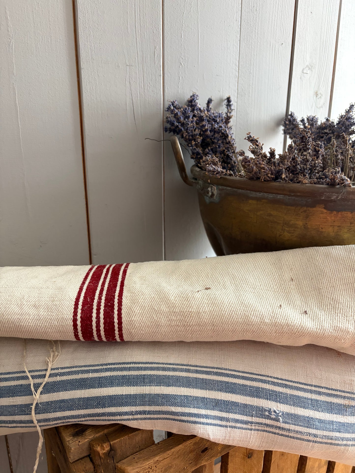 Alter Leinensack mit weinroten Streifen 100 x 55