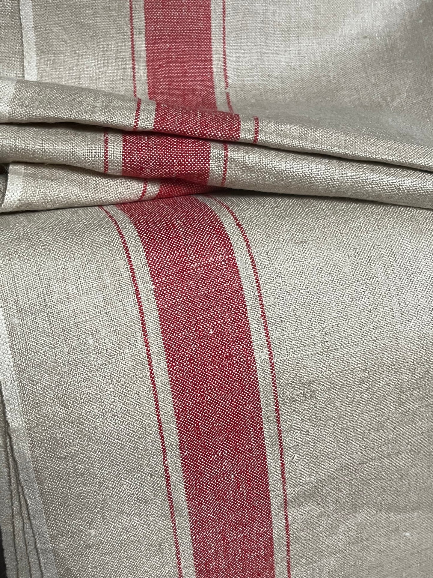 Breites Mangeltuch aus altem schwerem Leinen mit roten Streifen 2,55 x 0,9