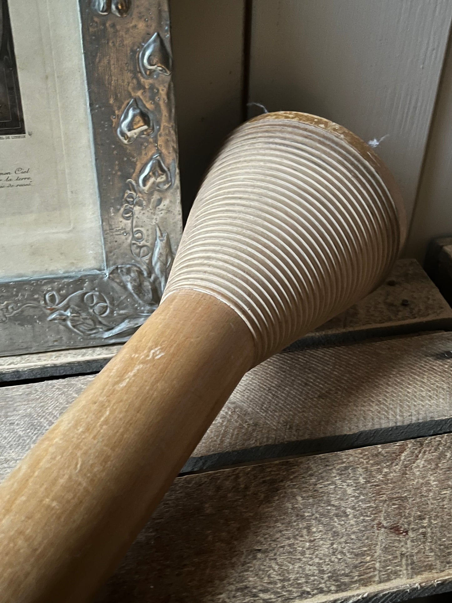 Alte französische große Spindel Garnspule aus der Knüpferei