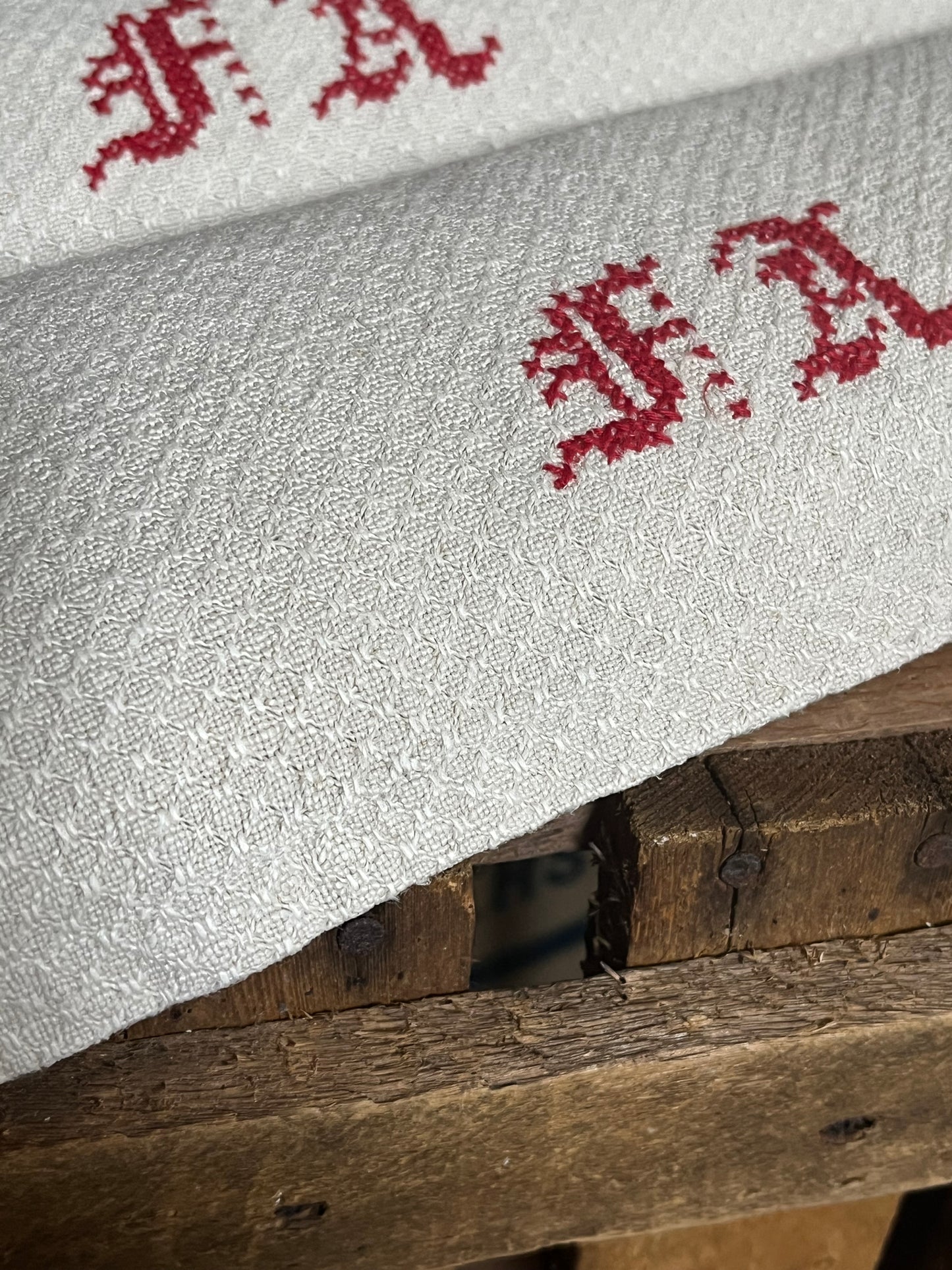 XXL Tuch: Großes Tuch aus Bauernleinen mit Struktur, und Monogramm