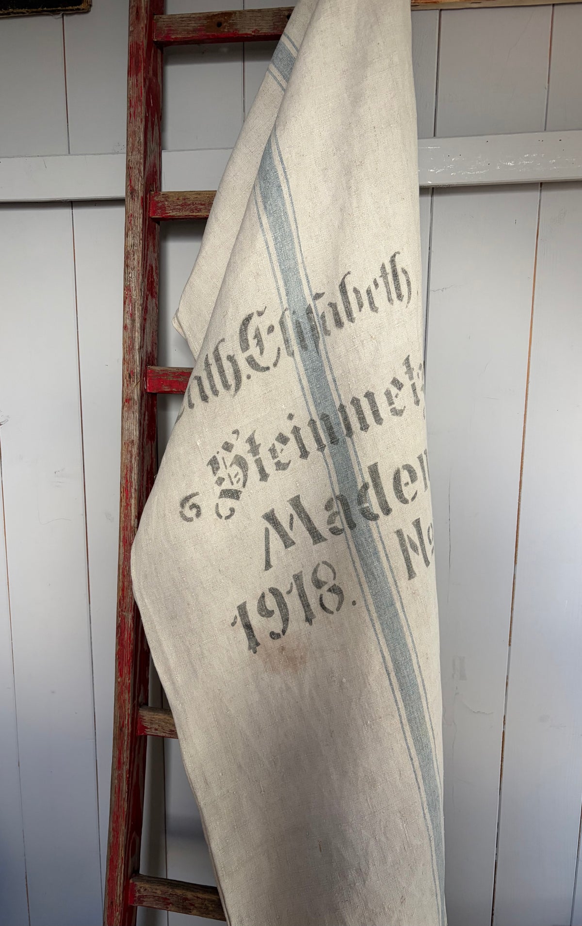 Prachtstück: sehr großer Leinensack mit blauen Streifen und original Aufschrift 140 x 60