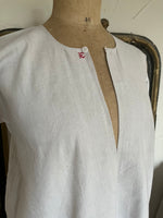 Load image into Gallery viewer, Vintage Hemd: Früher Leinenkleid, heute Tunika
