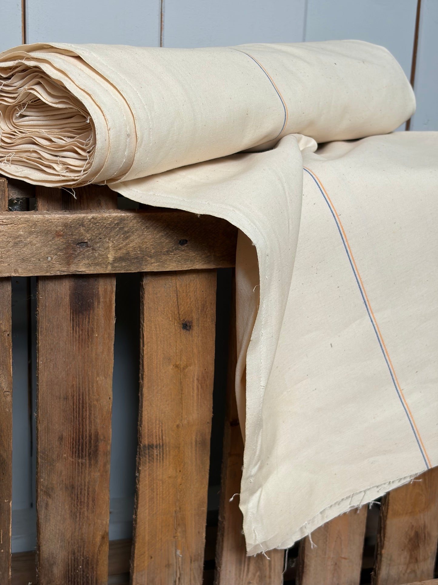 Extra breit: 4,1 x 1,4 Meter feines Halbleinen mit Streifen