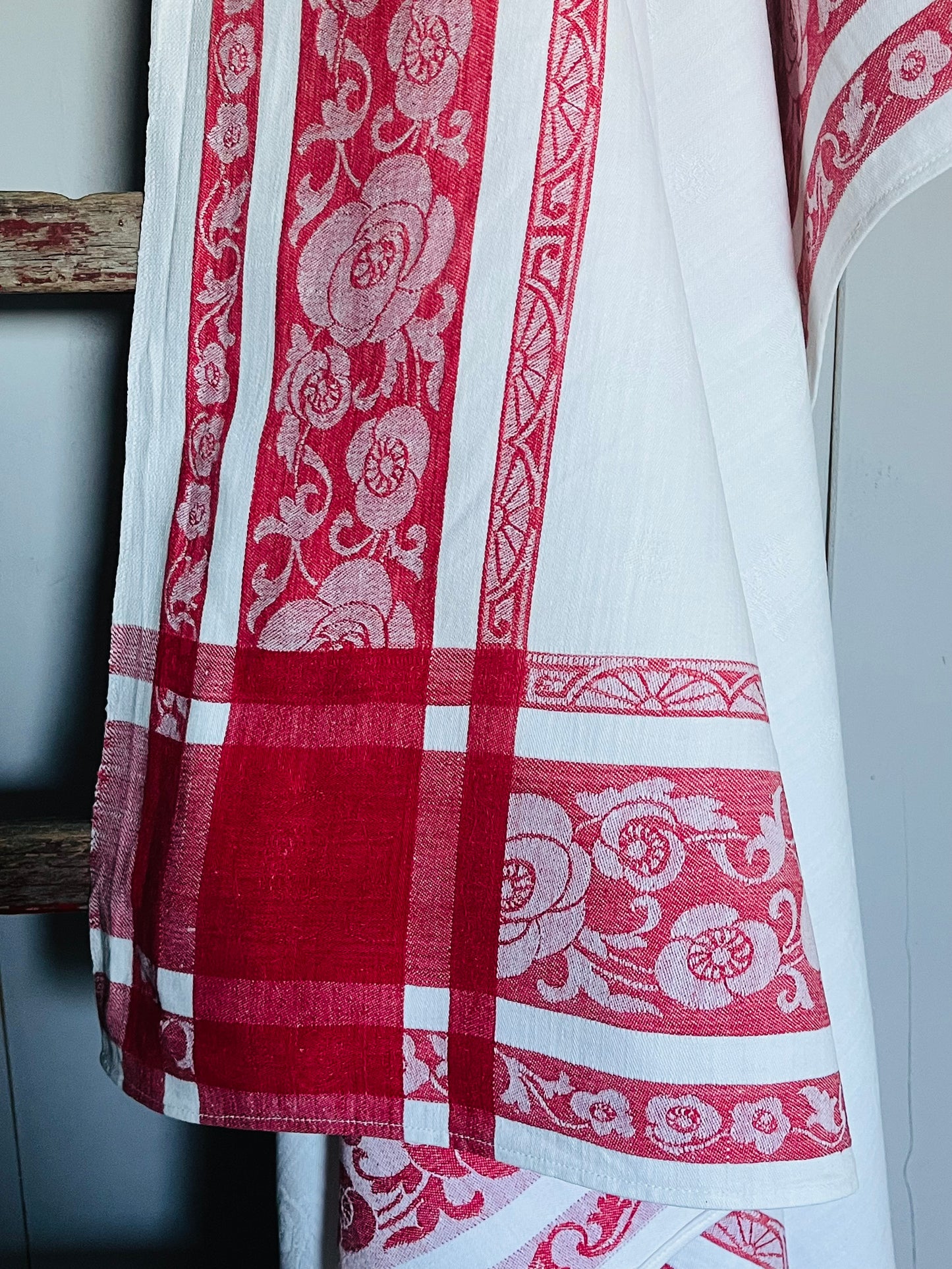 Französische Damastdecke Rot/Weiß 155 x 130