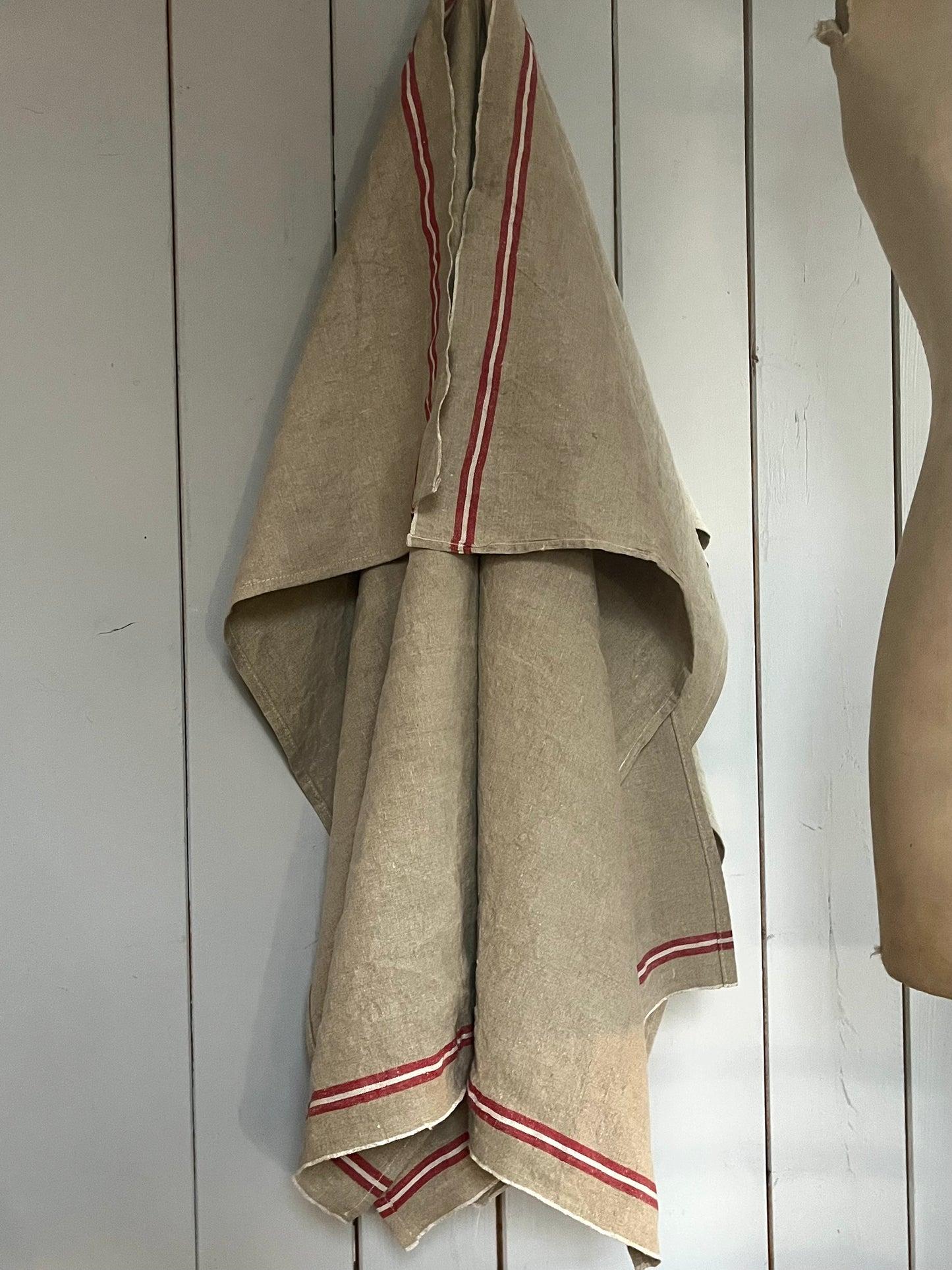 Großes Leinentuch mit rot/weißen Streifen