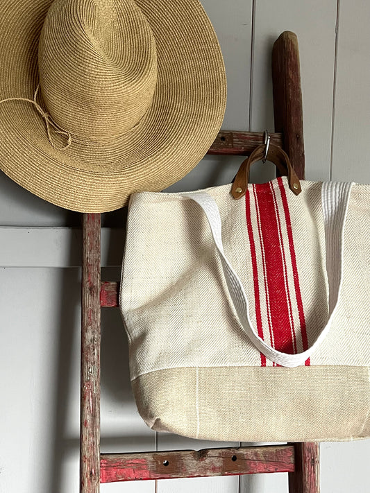 Red Stripes: Große Tasche aus altem Leinensack mit Streifen