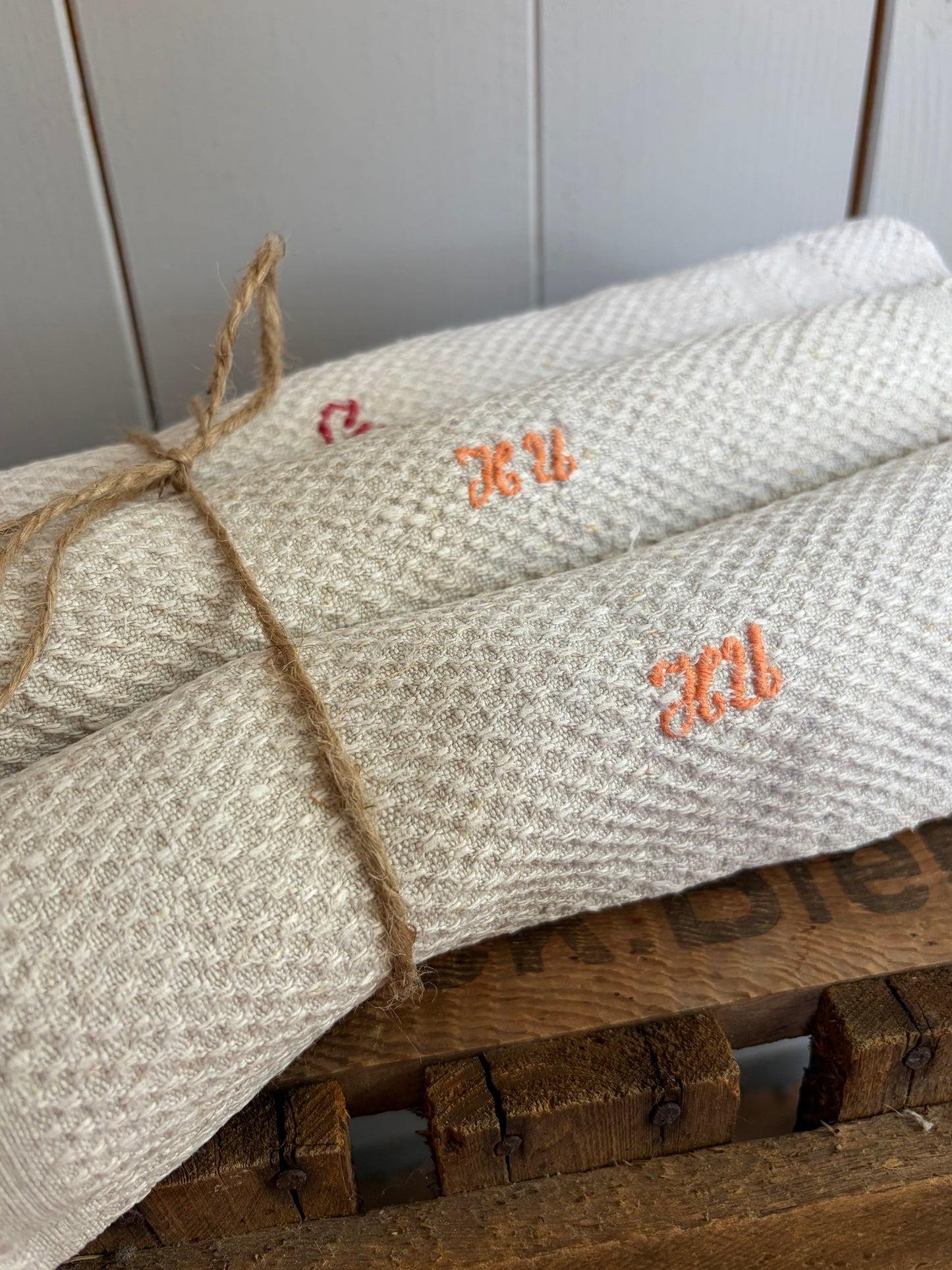 Set: 3 XL Leinentücher um 1930 mit Monogramm - die Klassiker