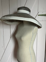 Load image into Gallery viewer, Pretty Woman - Designer Hut aus Brüssel Mireille van den Borne

