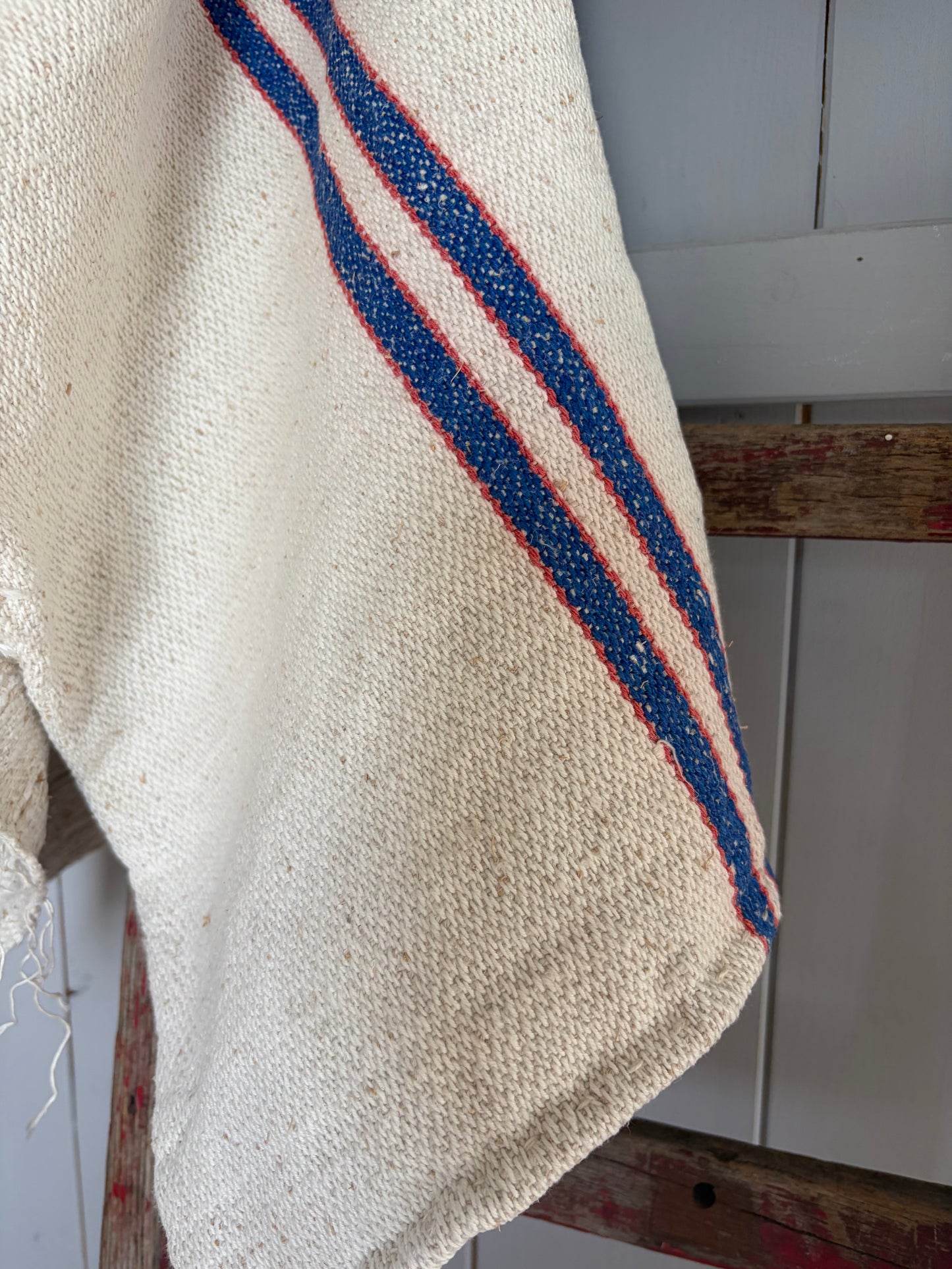 Reststück vom alten Leinensack mit blau/groten Streifen 120 x 45