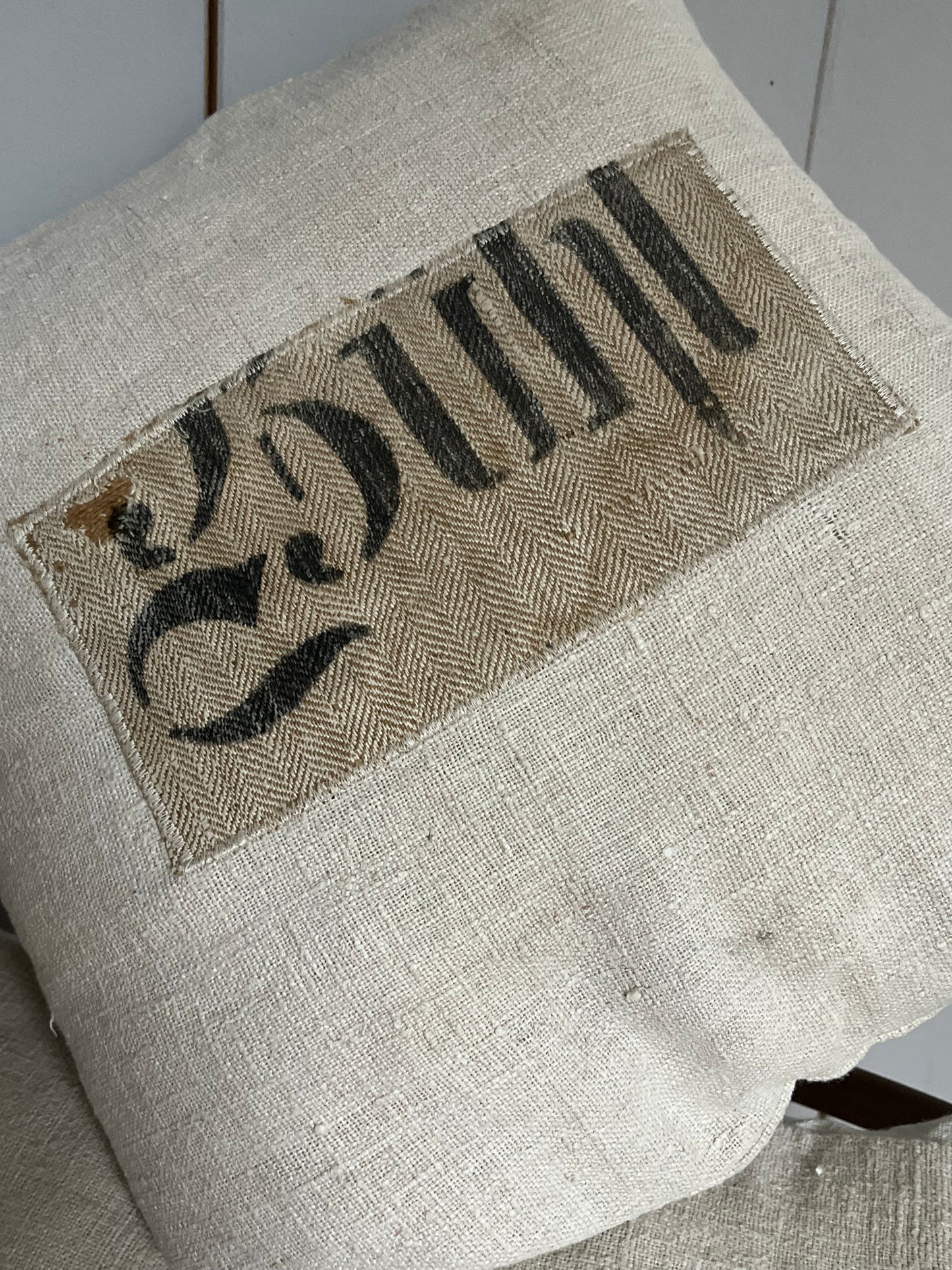 Very vintage Kissen aus antikem Leinen mit Aufschrift 40 × 40