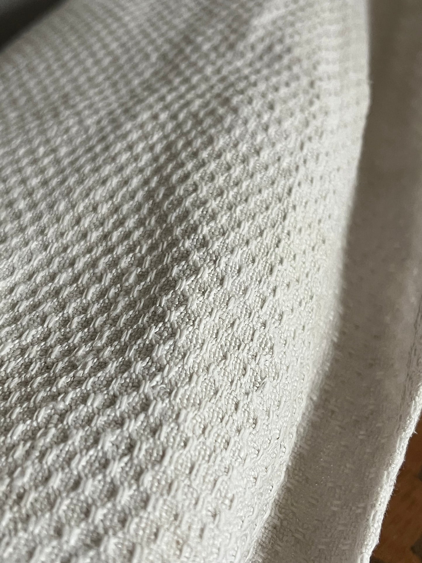 3,2 Meter altes Leinen mit Struktur und Monogramm