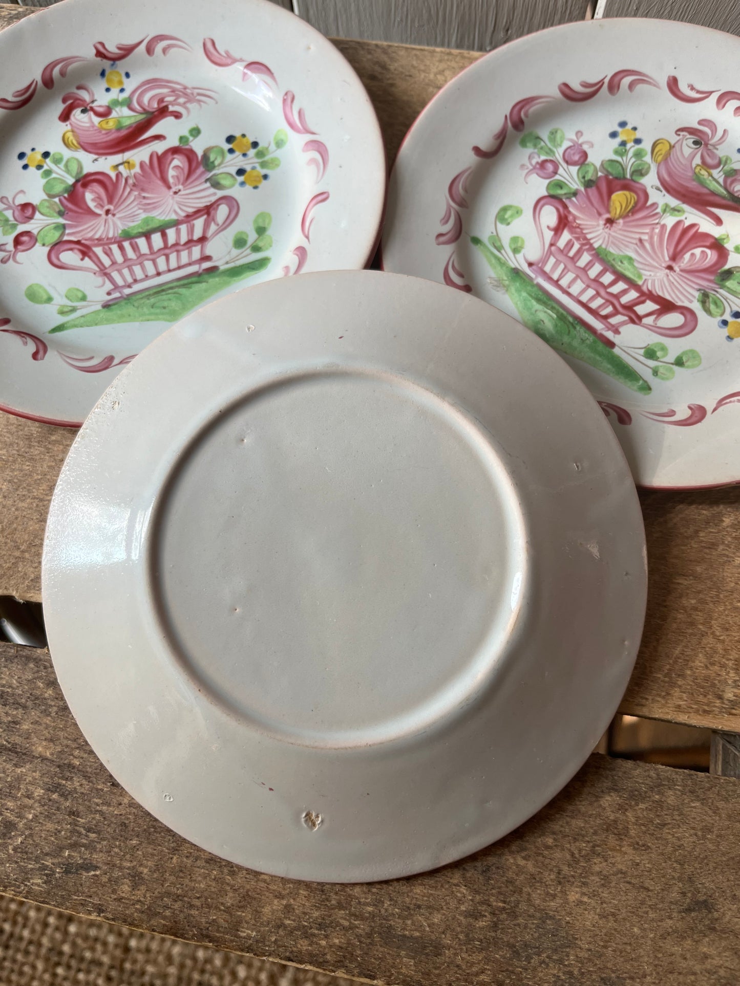 3 antike Fayence Teller Strassbourg mit Hahn und Patina