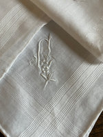 Laden Sie das Bild in den Galerie-Viewer, 3 feinste Taschentücher aus Frankreich - Monogramm C
