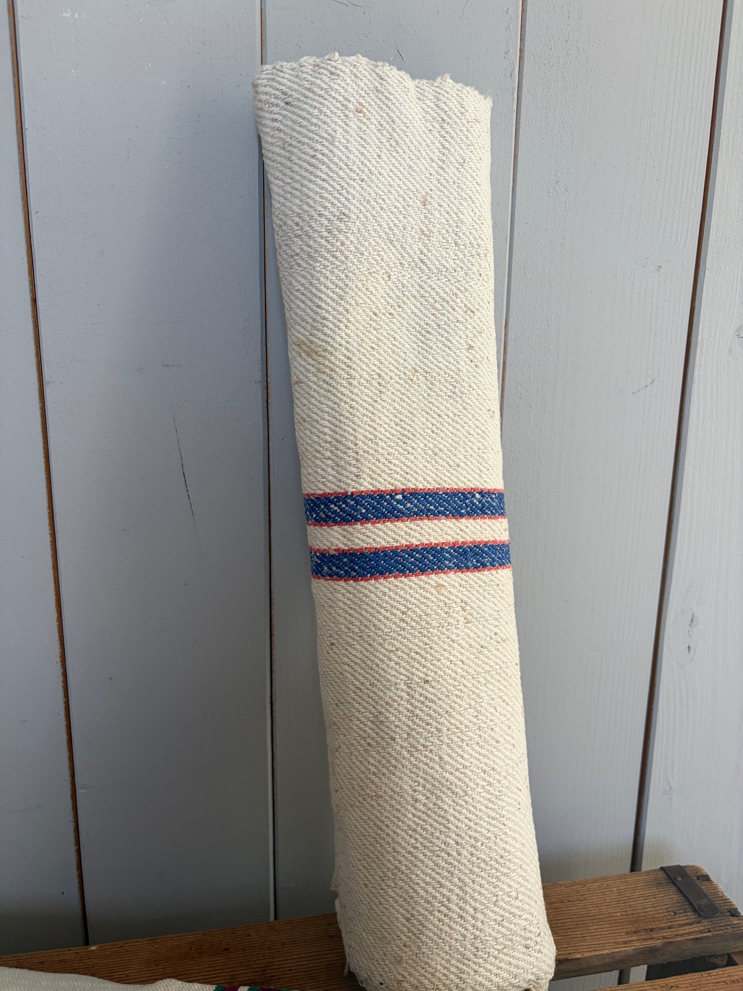 Reststück vom alten Leinensack mit blau/groten Streifen 120 x 45
