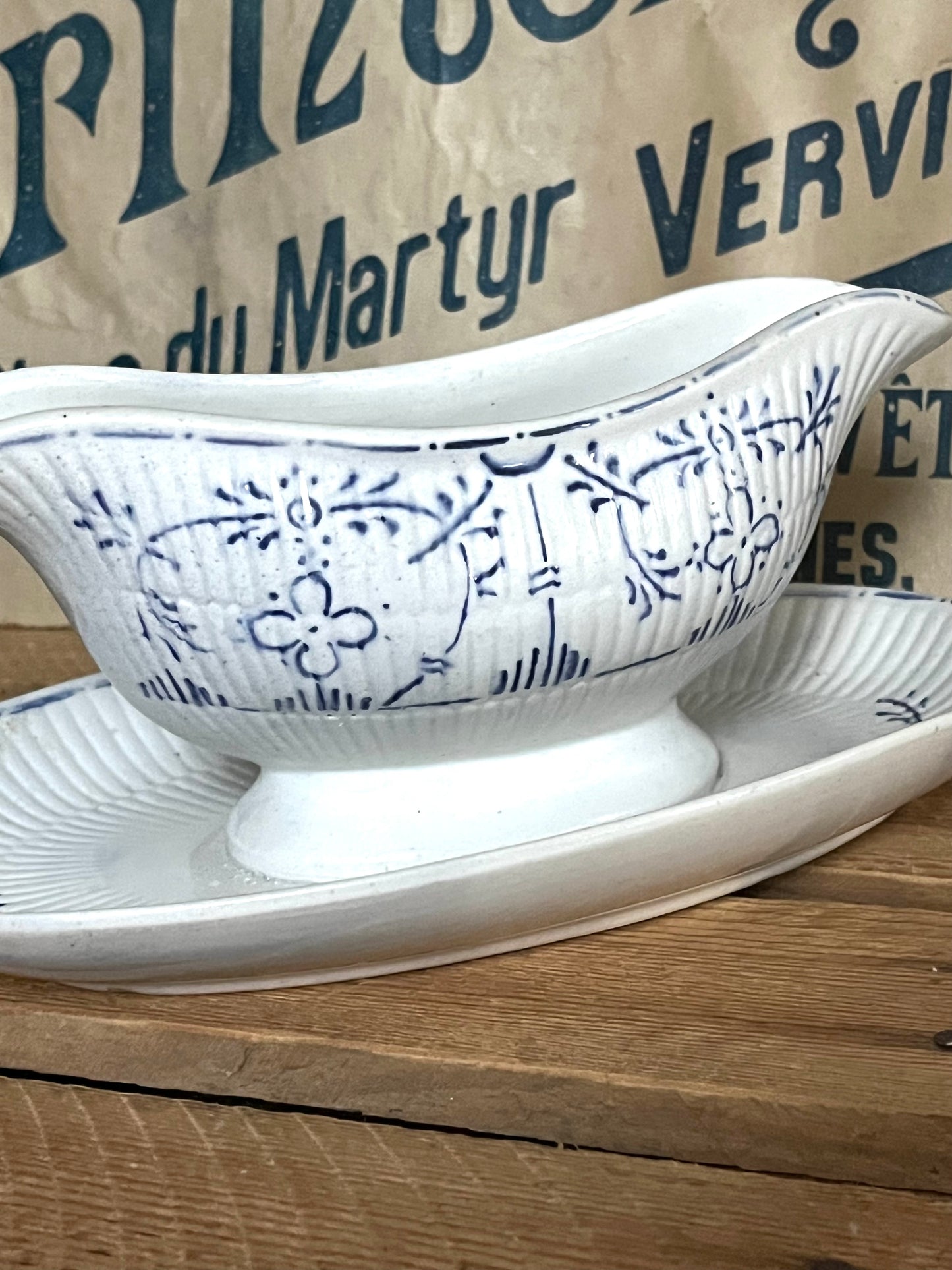 Alte, schwere Sauciere aus Belgien Blau/Weiß