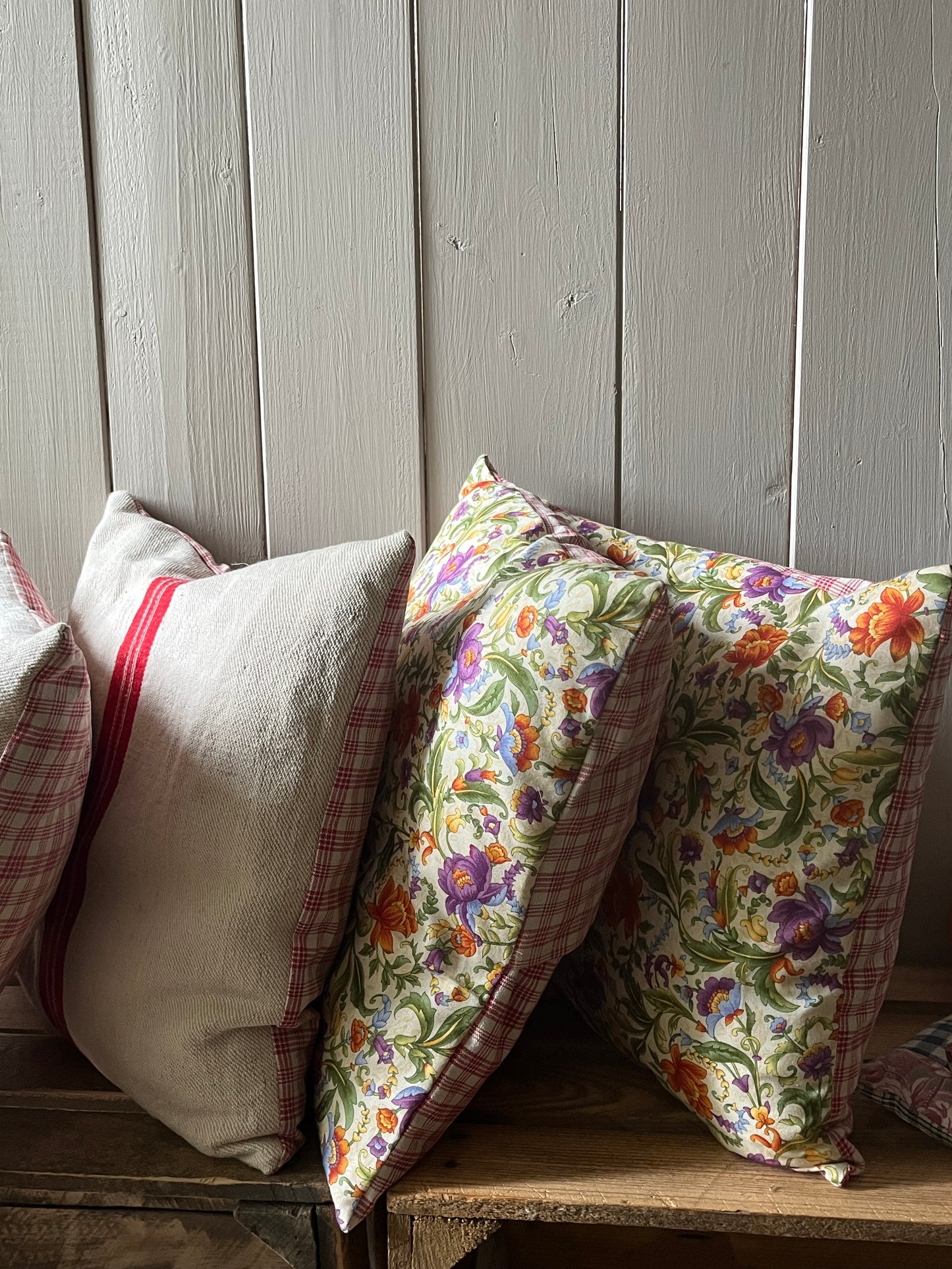 English Flowers: Vintage Kissen aus altem Stoff und Leinen 40 x 40