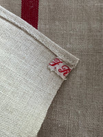 Charger l&#39;image dans la galerie, Set: 2 sehr große französische Leinentücher mit roten Streifen und Wäschezeichen
