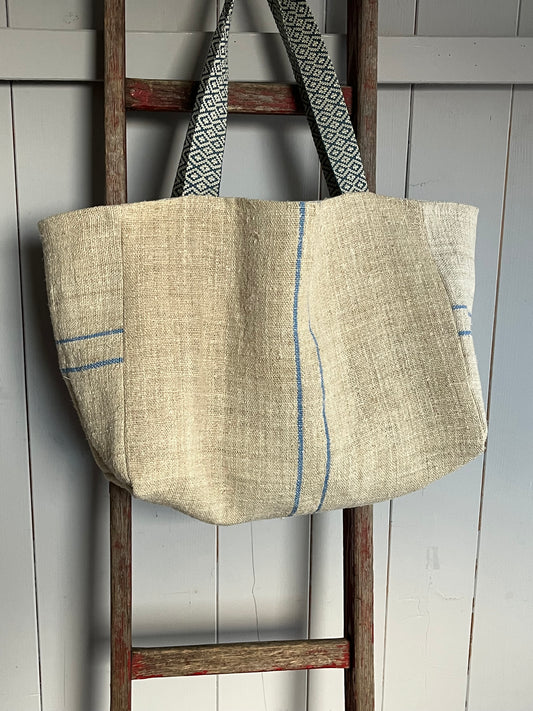 Blue stripes: große Tasche aus kräftigem altem Leinensack