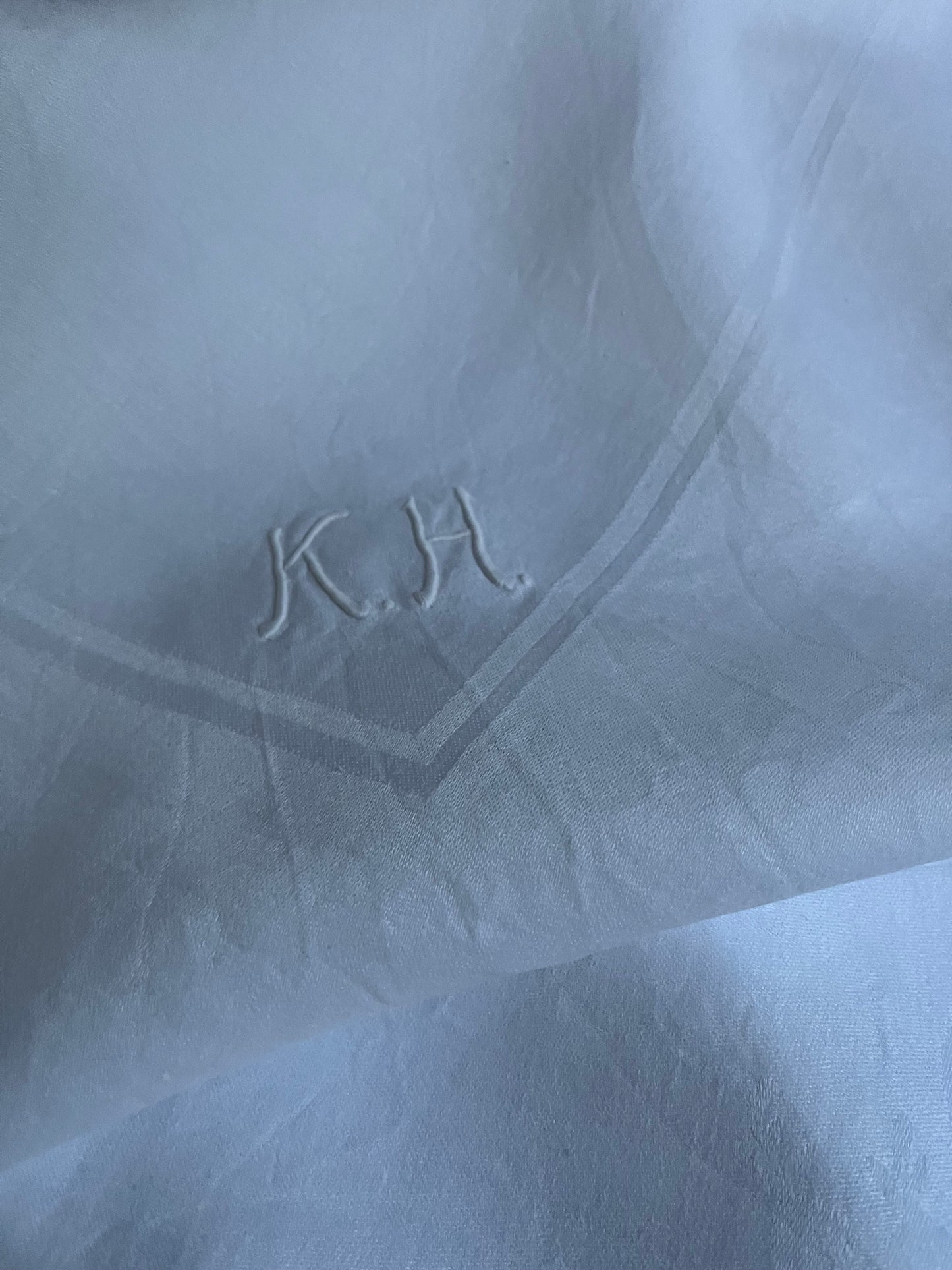 Große und vornehme Damastdecke 160 × 150