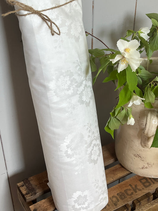 Damast-Beauty: 8,4 Meter bildschöner Leinendamast mit Blüten um 1940 - 1,8 Kilo schwer