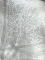 Load image into Gallery viewer, Edel und riesig: alte Leinendamast Decke mit großem Monogramm

