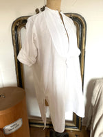 Load image into Gallery viewer, Stil und Qualität: Altes Smokinghemd, heute gemütliche Tunika
