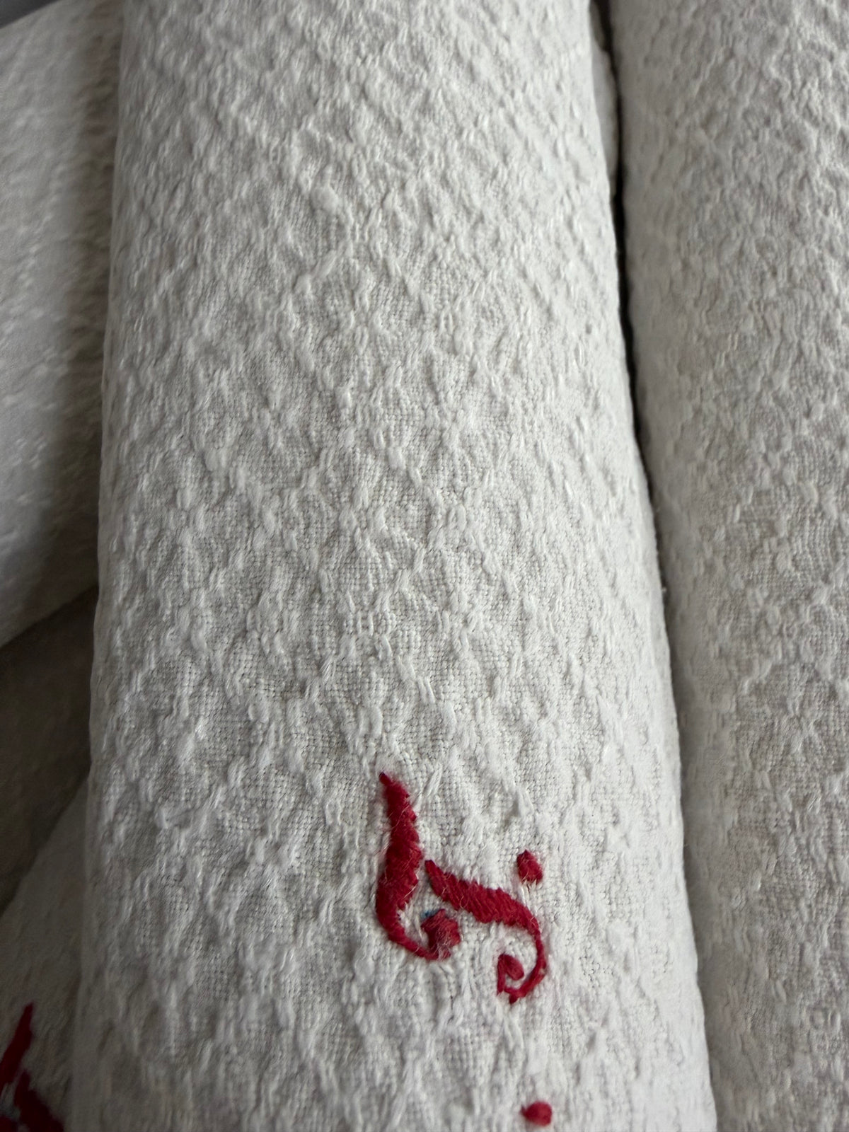 Top XXL Tuch mit Rautenmuster und Monogramm 125 x 45