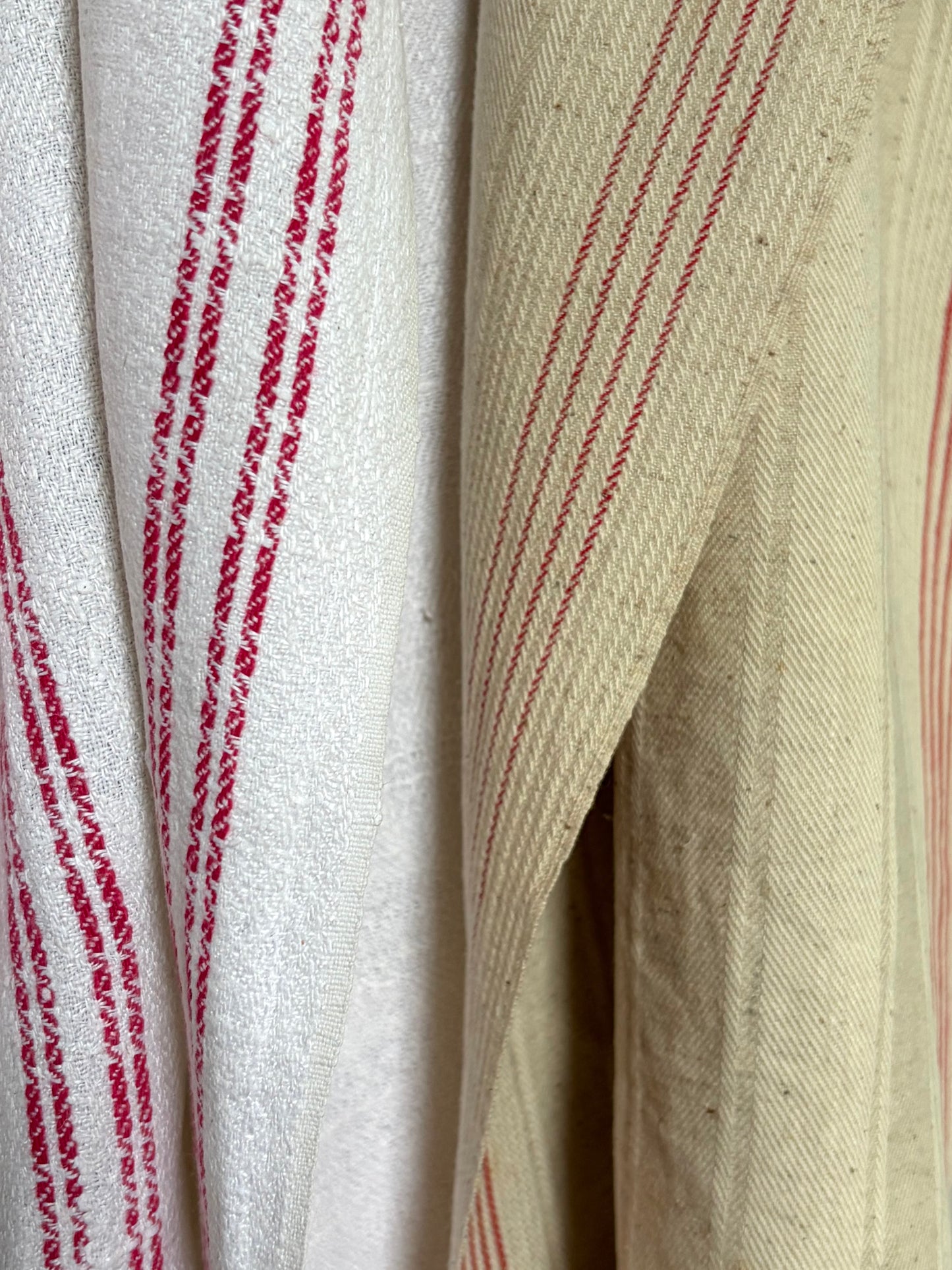 Set: 4 große Vintage Leinentücher mit roten Streifen