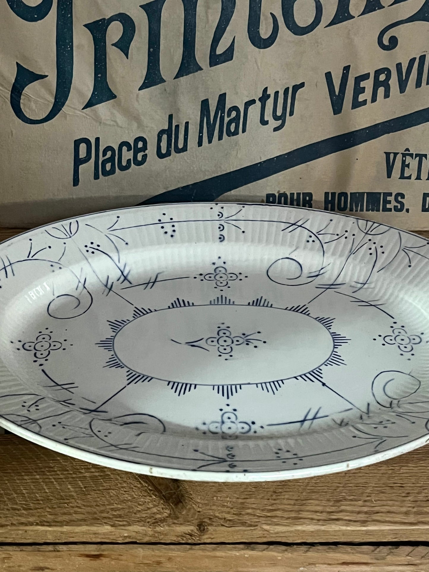 Alte XL Vorlegplatte Servierplatte Streublumen aus Belgien