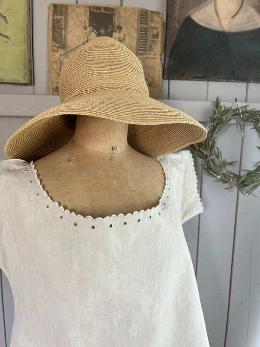 Altes, französisches Kleid mit Lochstickerei, sattes Leinen, L