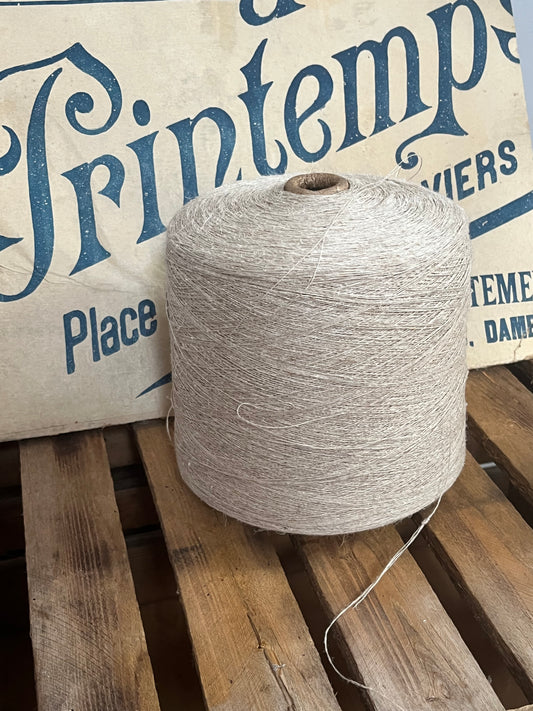 Pur:  Kilo feinstes Leinen gesponnen um 1950 - auf Kone. Für Filetspitze oder Klöppelarbeiten