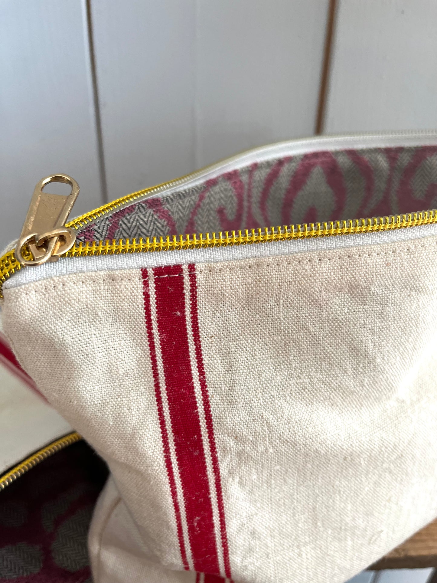 Kosmetiktasche mit rotem Streifen kleiner Shopper